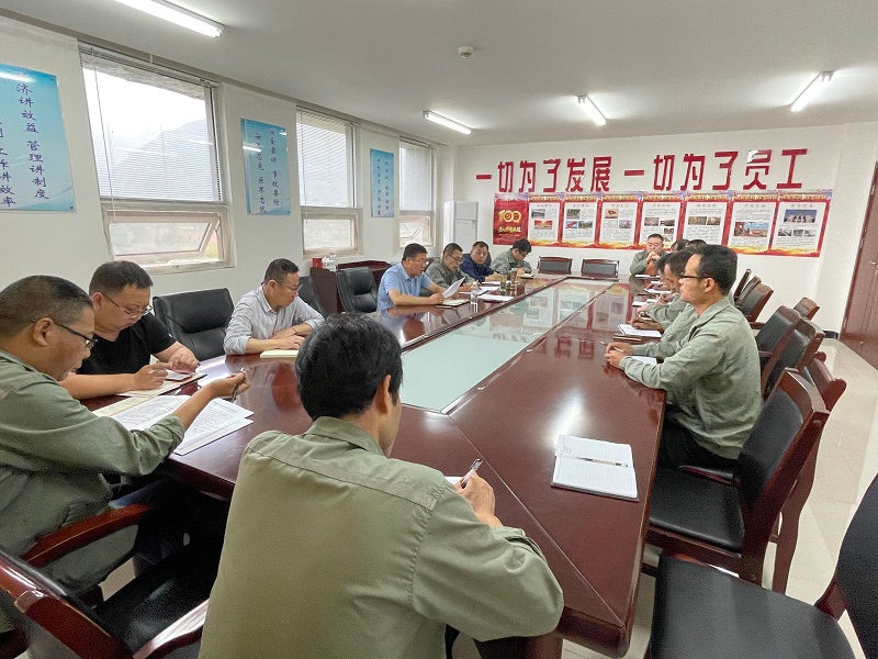 黄陵公司学习传达生态水泥公司防范和化解重大风险专题会议精神